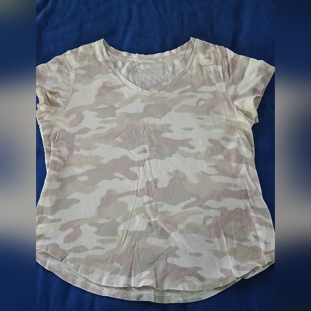 Old Navy Women's Camouflage V-Neck Top